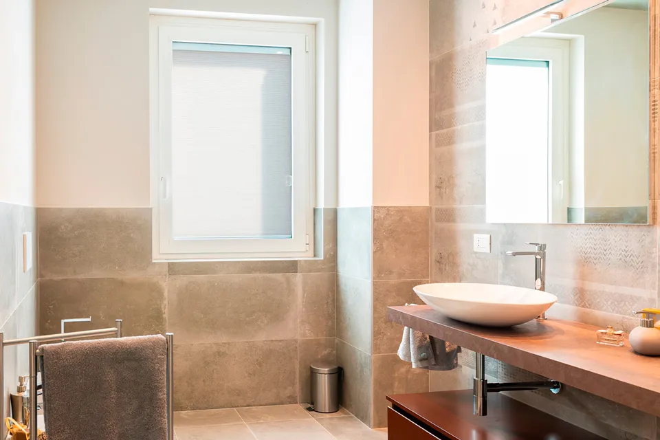 Integral blinds in bathrooms